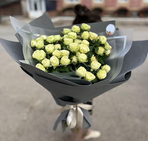 Букет Белые кустовые розы Солинеро в Сорочинске
