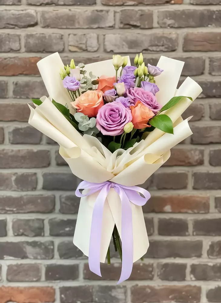 Букет цветов из: Лизиантусы и Розы в Сорочинске