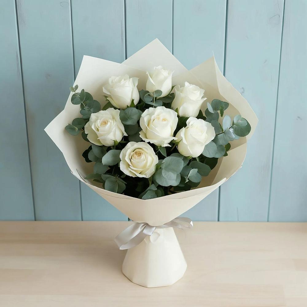 Букет Белые розы в Эвкалипте в Сорочинске