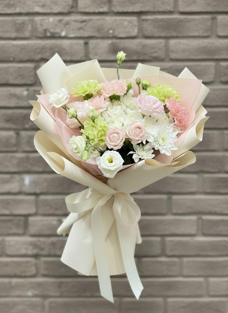 Букет цветов из: Гвоздики, Розы, Лизиантусы и Хризантемы в Сорочинске