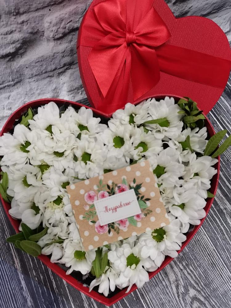 Цветочная композиция из Хризантемы в виде сердца в Сорочинске