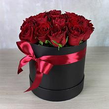 Цветочная композиция из Розы в шляпной коробке в Сорочинске