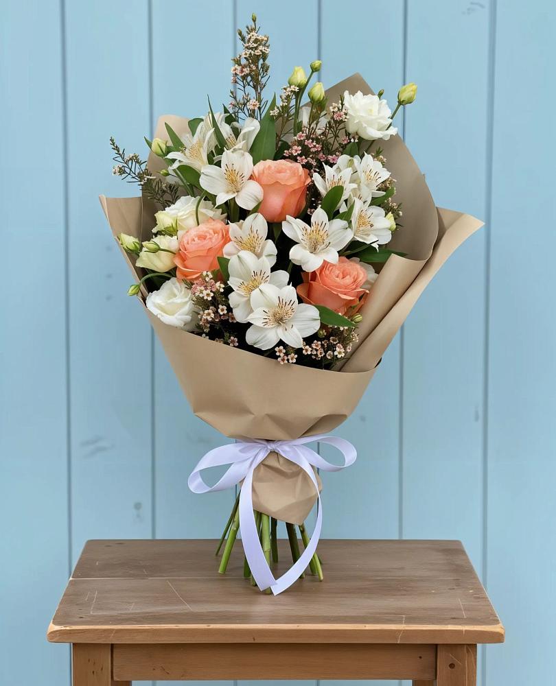 Букет цветов из: Альстромерии, Лизиантусы, Розы и Хризантемы в Сорочинске