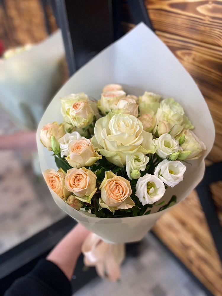 Букет цветов из: Розы и Лизиантусы в Сорочинске